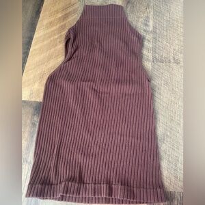 I’m selling this super cute brown ribbed tank top! Size: Small 🐻